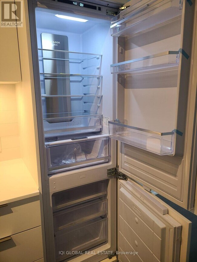 Photo du bâtiment - 8 Olympic Gdn Dr