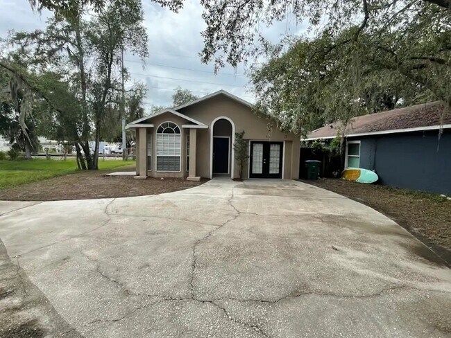 Foto del edificio - 472 Winding Oak Ln