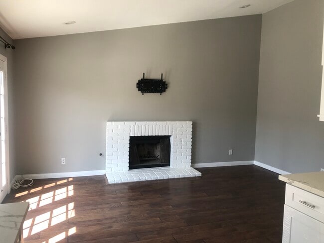 Building Photo - 1000 Novato Dr