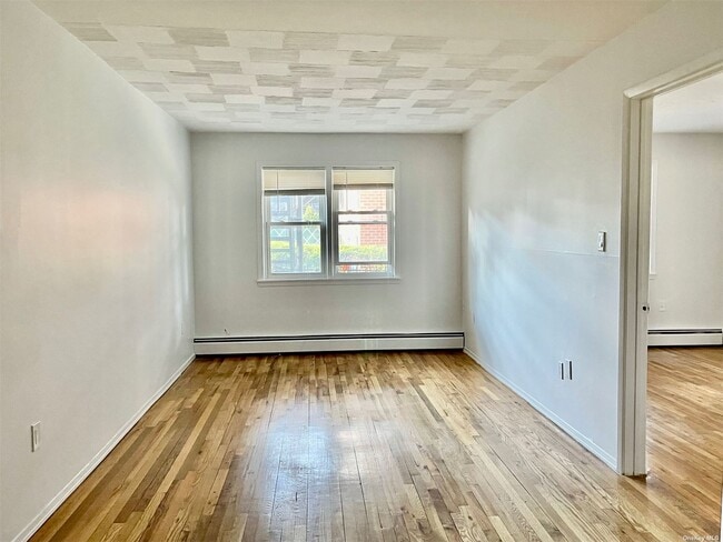 Foto del edificio - 124-15 25th Rd