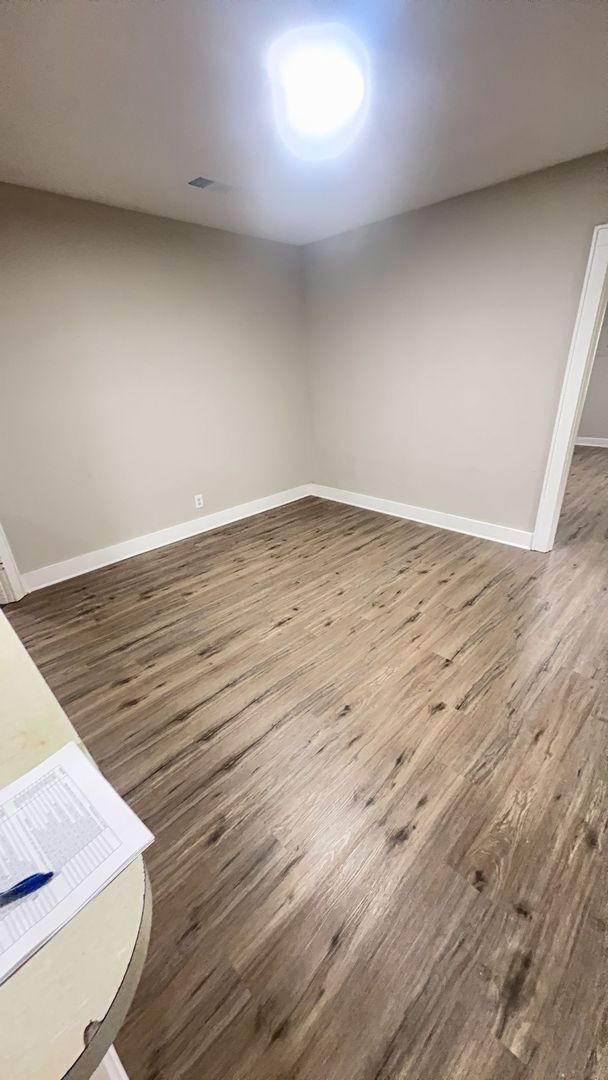 Building Photo - Charming 3 bedroom 2 bath home - Open To S...