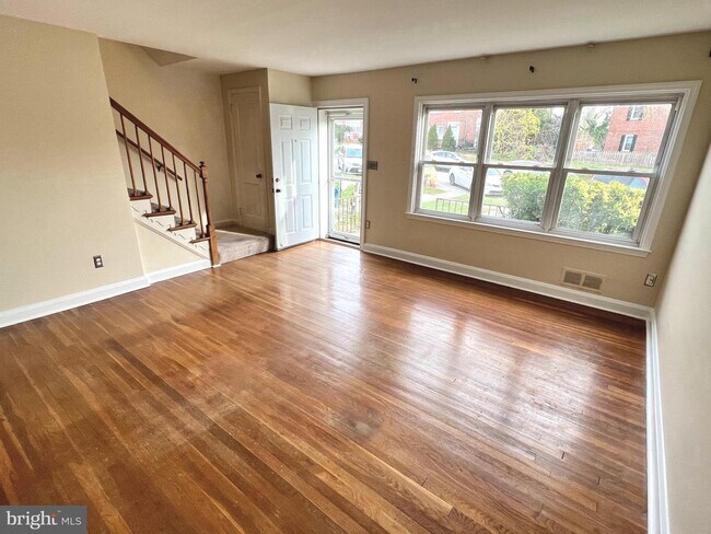 Foto del edificio - 908 Radcliffe Rd