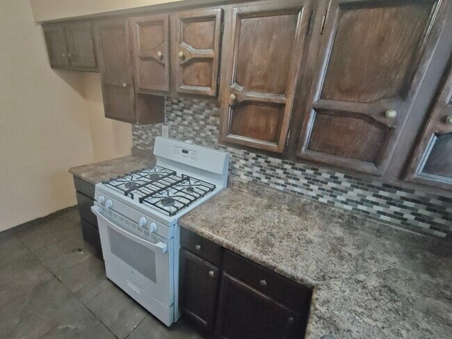 Foto del edificio - 615 E Mansfield Ave