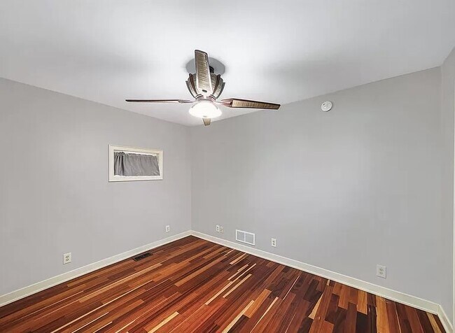 Building Photo - ELEGANT READY HOME