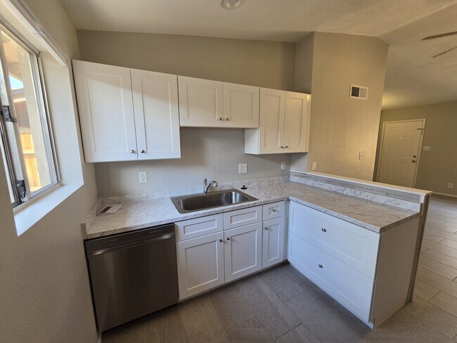 Foto del edificio - 6245 E Glencove Cir