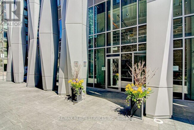 Photo du bâtiment - 1 Yorkville Ave