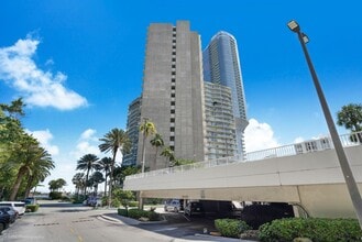Building Photo - 2451 Brickell Ave