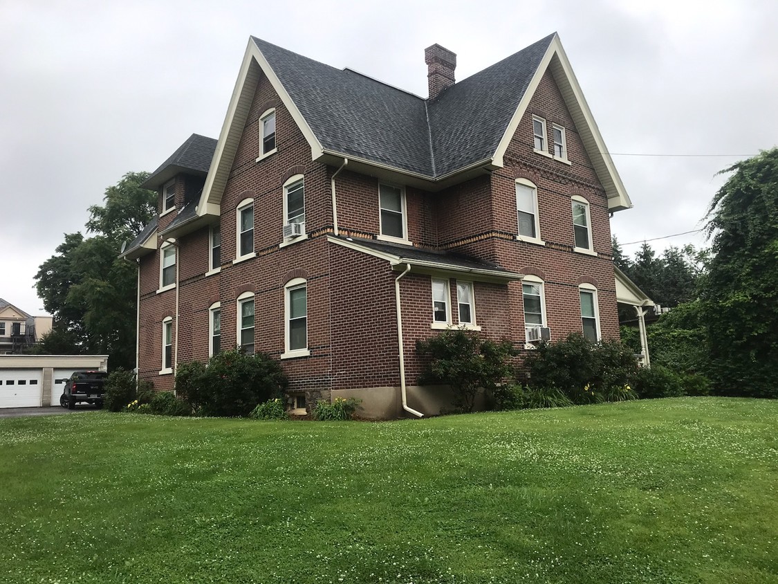 Primary Photo - 511 Seneca St