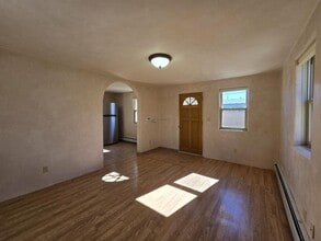 Building Photo - 624 Paulin St