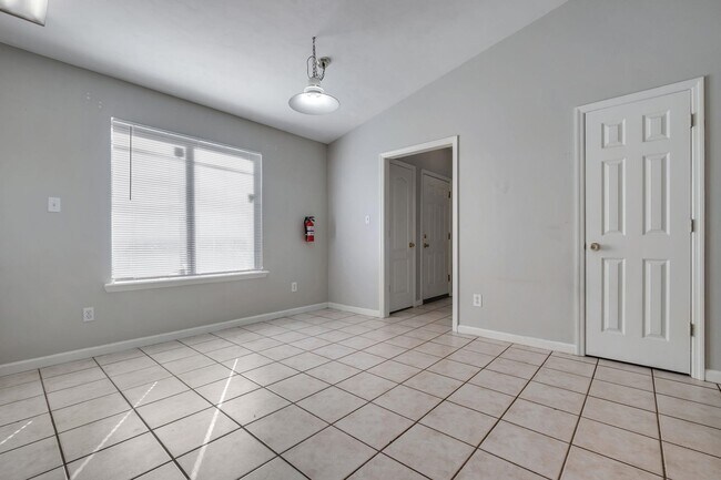 Foto del edificio - 712 W Brevard St