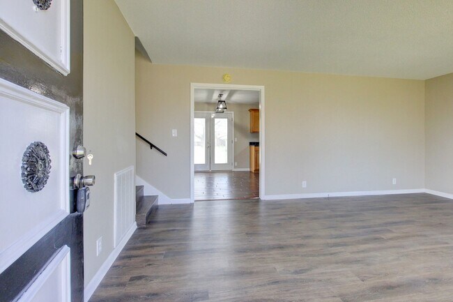 Foto del edificio - Four Bedroom with Bonus Room and a detache...