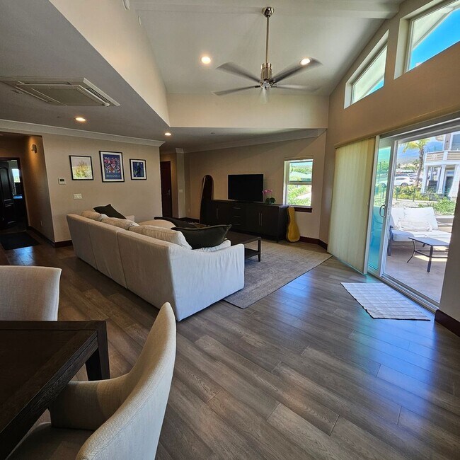 Foto del edificio - Turn-key Fully Furnished in Paradise Ridge...