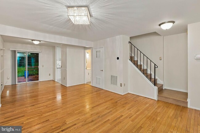 Building Photo - 1327 Alderton Ln