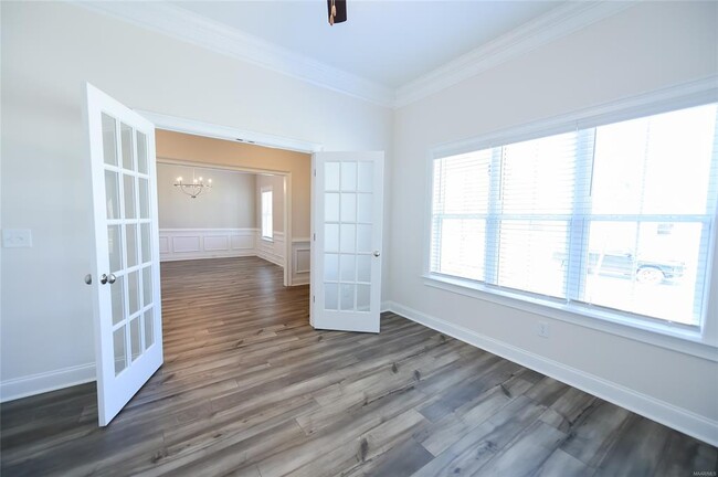 Building Photo - 1270 Charleston Dr