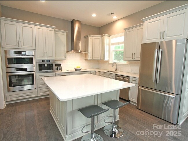 Building Photo - 501 Greystone Rd