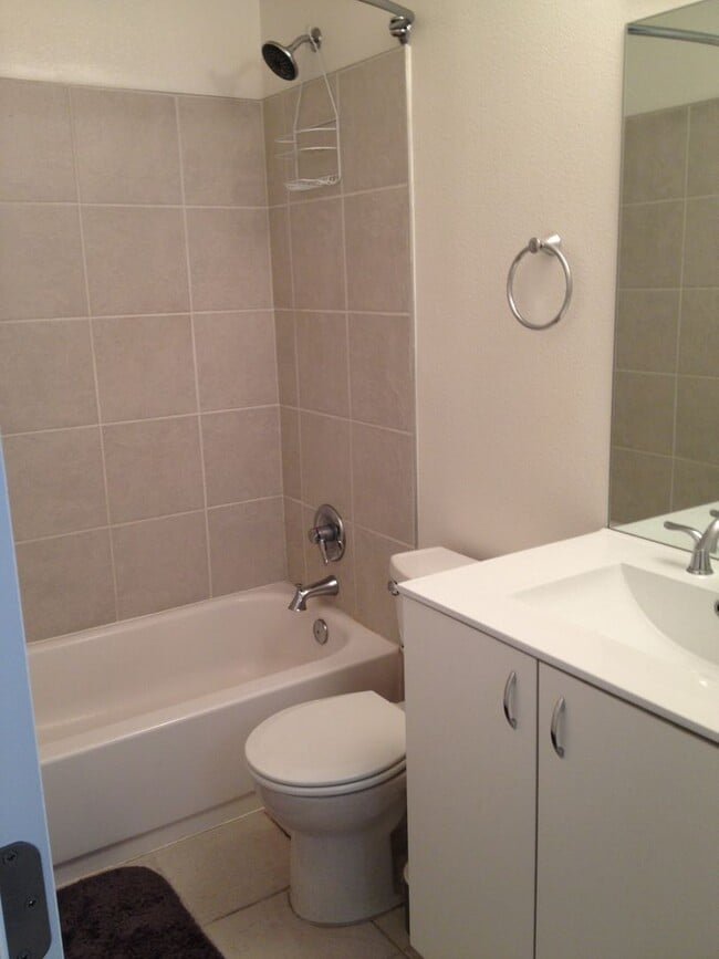 Foto del edificio - 1940 West 32nd Avenue