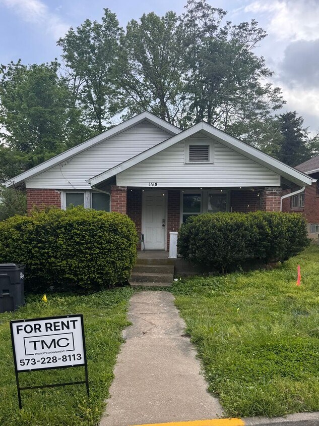 Foto del edificio - 3 bedroom, 1 bathroom East Campus House