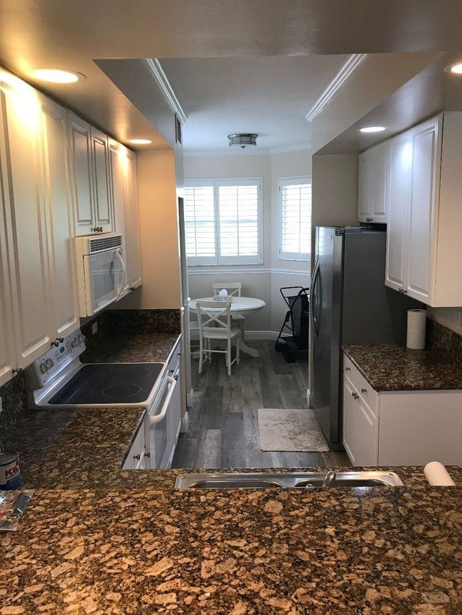 Building Photo - 26  Royal Palm Way 306