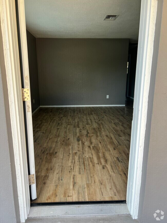 Dunedin Pines Apartments for Rent with Hardwood Floors Dunedin, FL