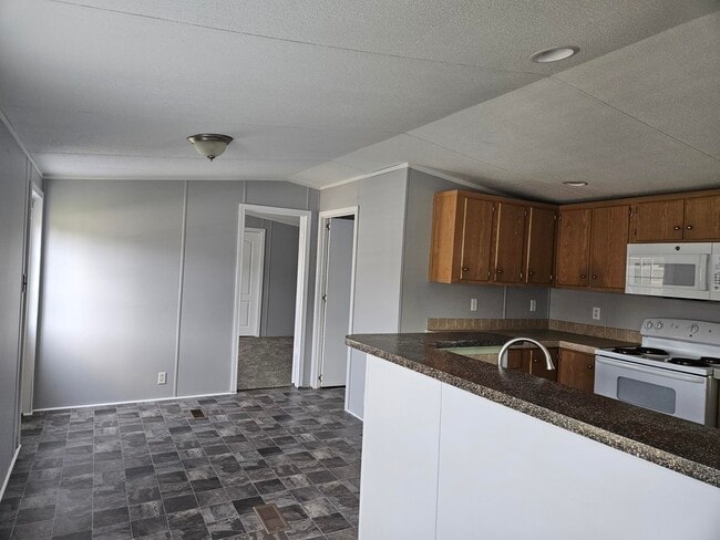 Building Photo - 71 Lynnwood Cir