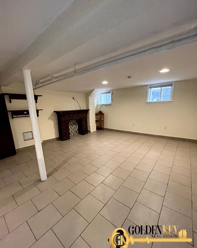 Building Photo - 5827 Lumley