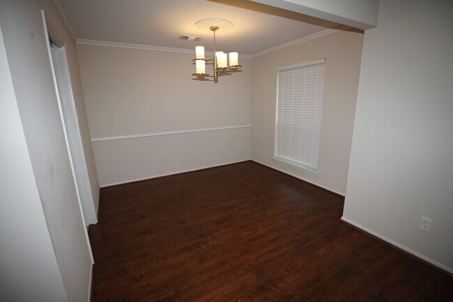 Foto del edificio - 8207 Sharpcrest St