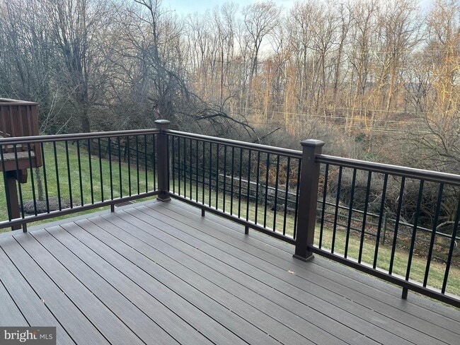 Building Photo - 233 Birchwood Dr