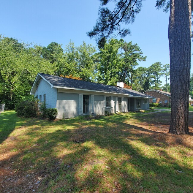 Foto del edificio - 2104 Hardee Rd