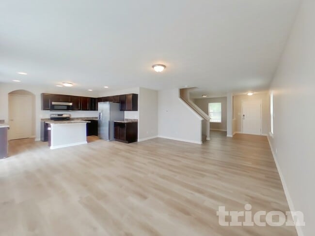 Building Photo - 818 Westpointe Dr