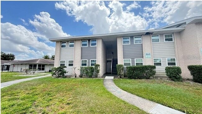 Foto del edificio - 860 Sky Lake Cir
