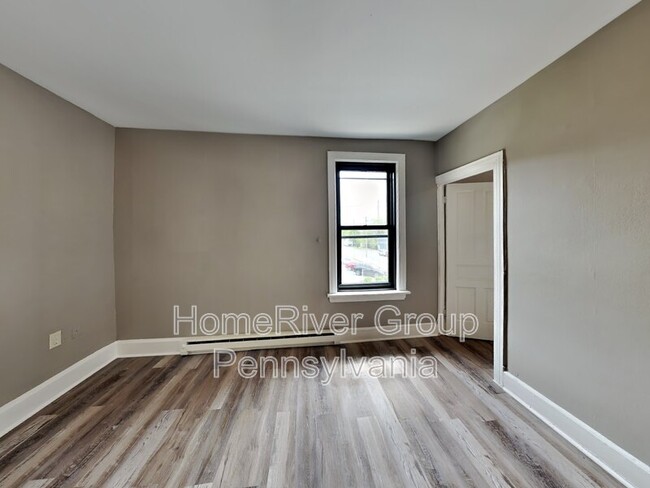 Building Photo - 33 S 18th St