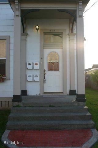 Building Photo - 724 B St