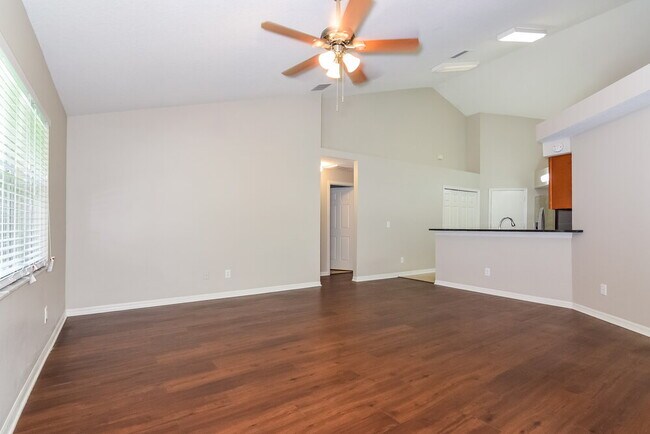 Building Photo - 2212 Kenwick Dr