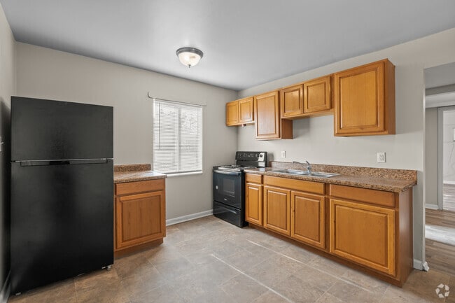 1BR, 1BA - 577 SF - Kitchen - Village South Apartments in Warner Robins!