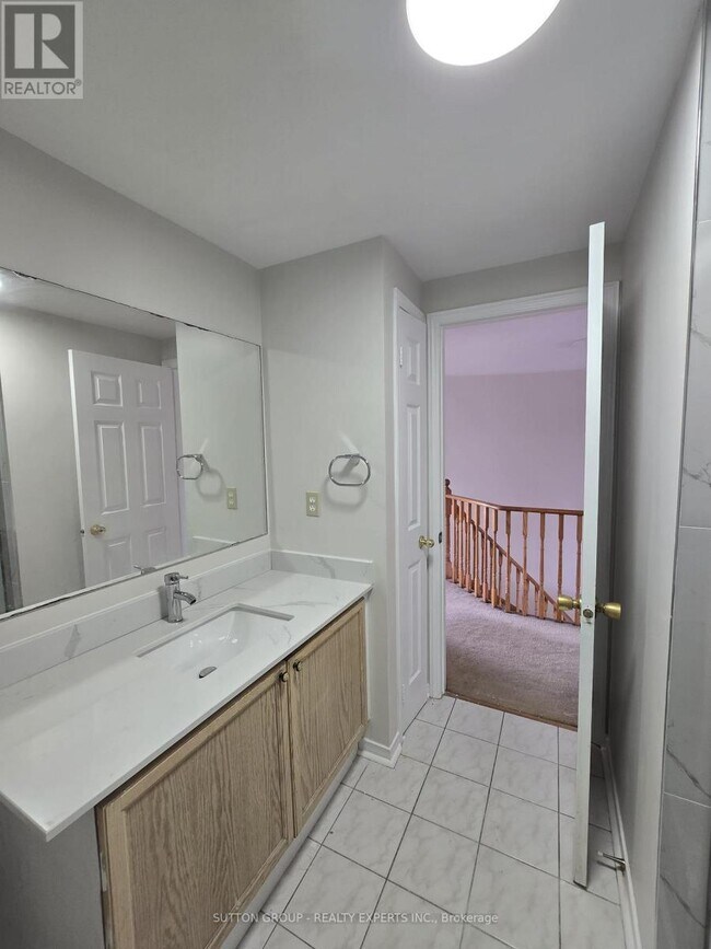 Photo du bâtiment - 135 Moffatt Ave