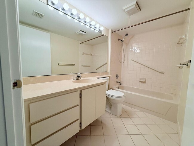 Foto del edificio - 2621 Village Blvd