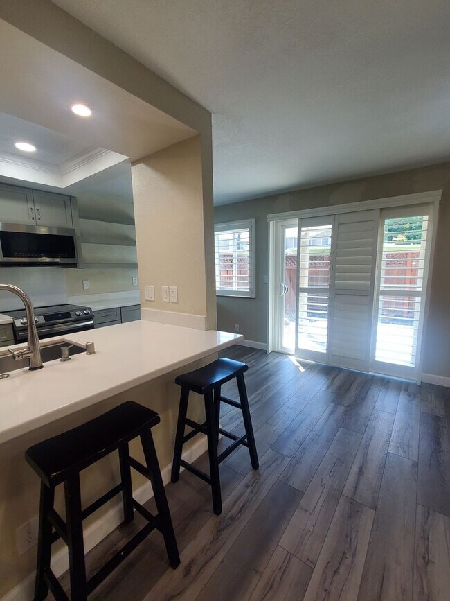 Foto del edificio - Easy Living @ Gorgeous 2bd/2ba in Cobblest...