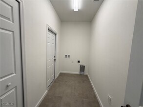 Building Photo - 443 Lampion Ave S