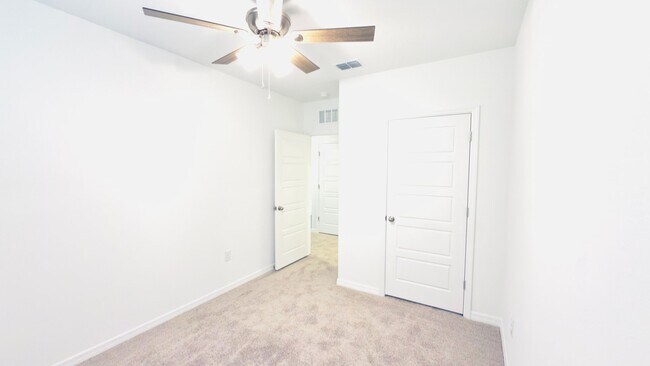 Foto del edificio - 2947 Canary Ave