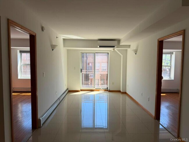 Foto del edificio - 35-19 Leavitt St