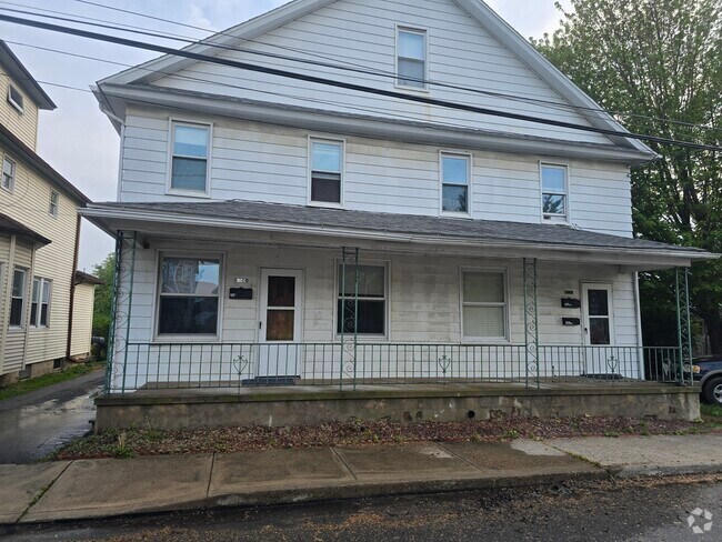 Building Photo - 504 Oak St