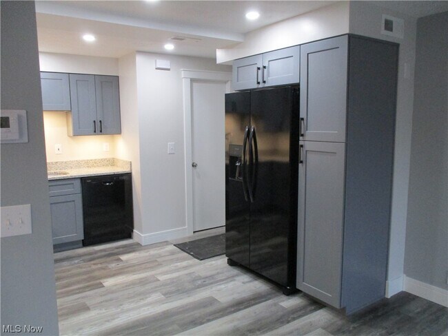 Foto del edificio - 649 Tollis Pkwy