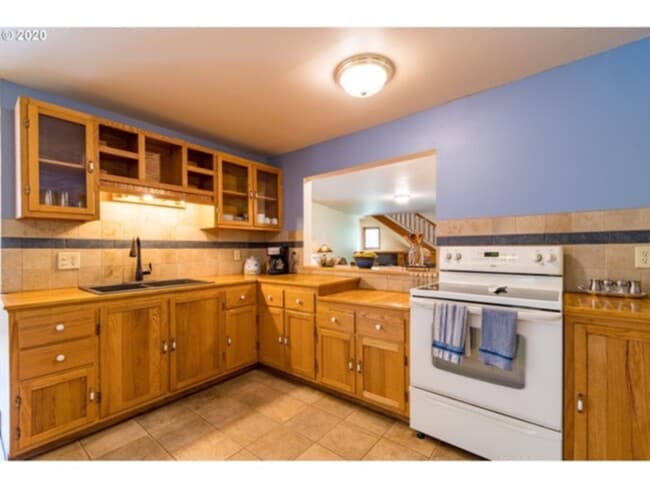 Building Photo - Dexter beautiful custom 4 bedroom home