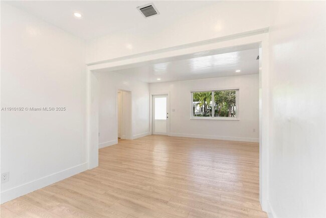 Foto del edificio - 810 NW 7th St