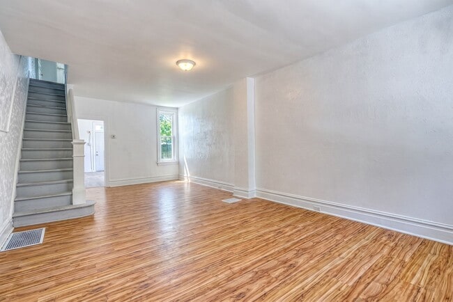 Building Photo - Newly Renovated 3 Bedroom, 1 Bathroom Townhouse