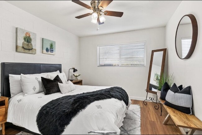 Foto del edificio - 1030 N Jerrie Ave
