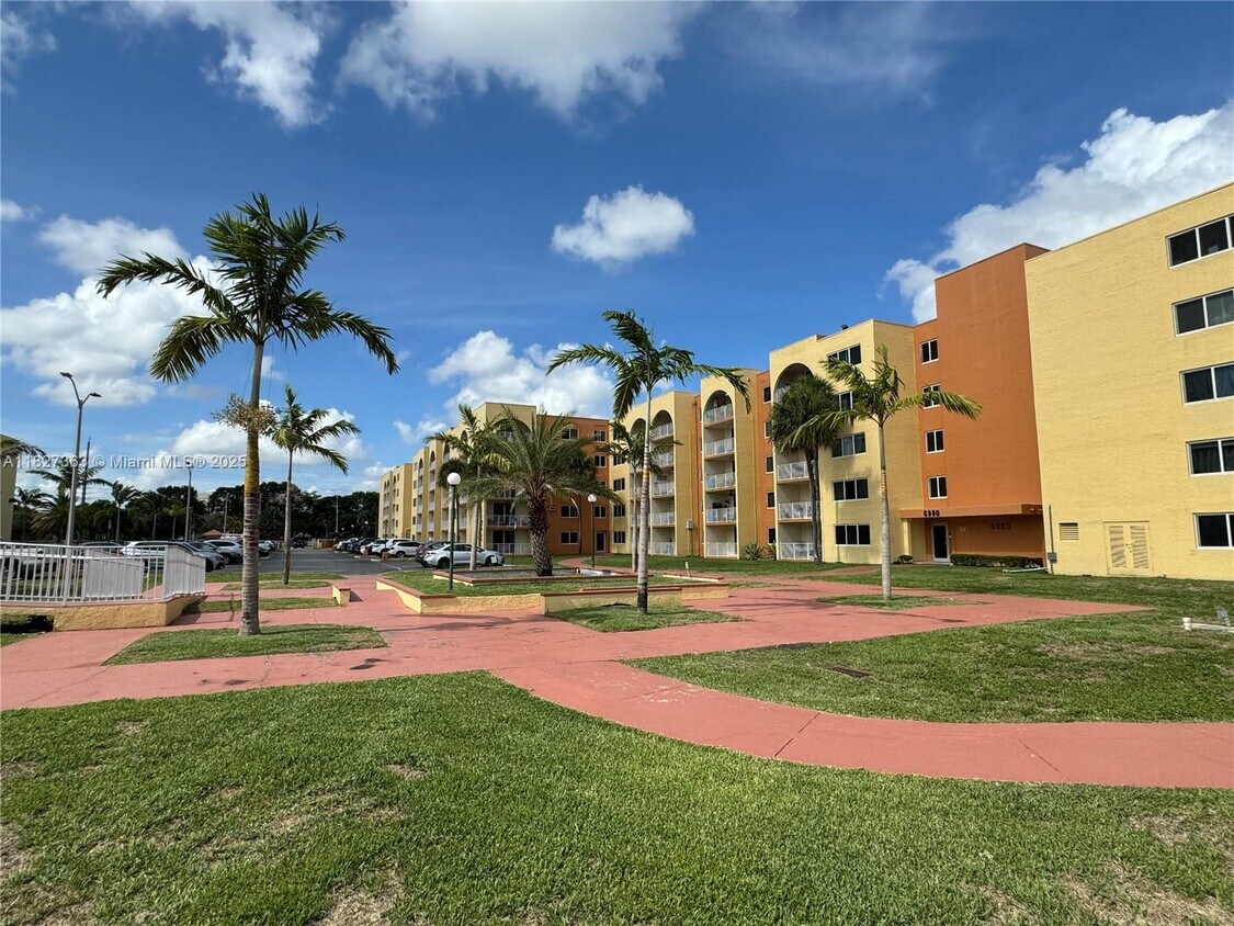 Primary Photo - 6970 NW 186th St