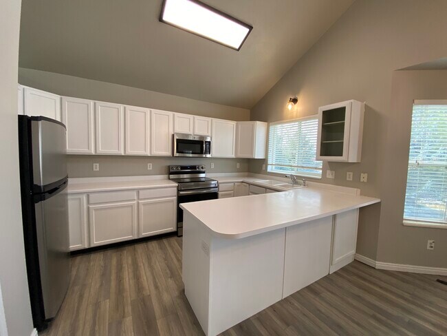 Building Photo - 183 E Manilla Dr