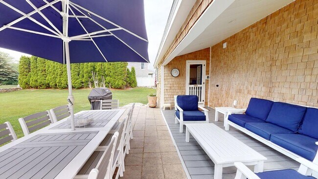 Foto del edificio - Ocean View Retreat in York Beach, Maine: F...