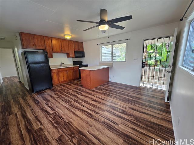 Building Photo - 255 Maluniu Ave